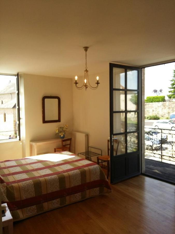 ホテル Le Relais De La Tour Capdenac-Gare エクステリア 写真